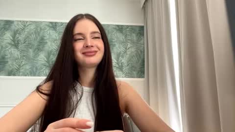 Laura online show from July 4, 2:02 pm