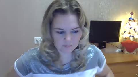 karennelsonx online show from December 17, 11:36 am