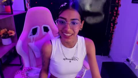 karlaslutskinny__ online show from February 22, 10:21 pm