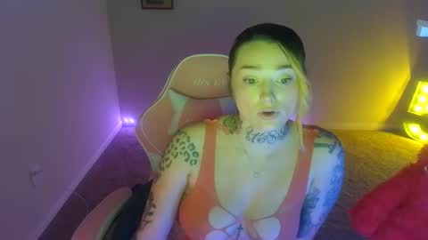 karmathevixen0304 online show from April 13, 1:40 am