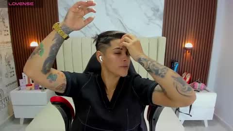 Karoll online show from February 18, 2:16 am