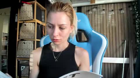 karoline121 online show from September 24, 6:56 am