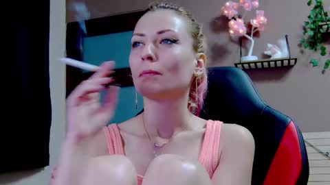 karoline121 online show from December 2, 9:28 pm