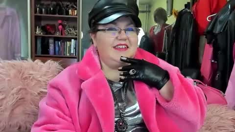 Snapshot of karyqueen chatting on December 4, 5:55 pm Kary Queen online show from December 4, 5:55 pm