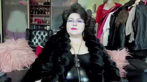 Snapshot of karyqueen chatting on October 16, 2:14 am Kary Queen online show from October 16, 2:14 am