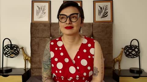 Snapshot of kat_paradisse chatting on October 1, 10:26 pm kat paradisse online show from October 1, 10:26 pm