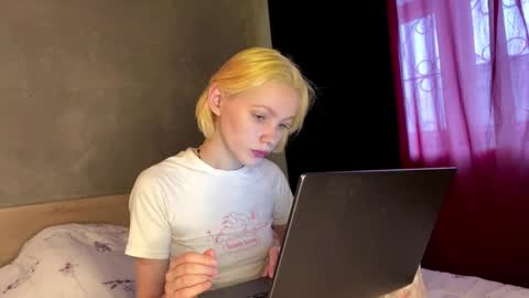 kate_mikki online show from November 24, 7:21 am