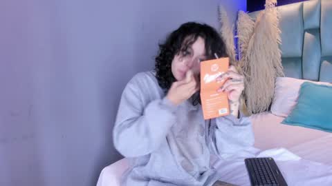 Snapshot of kathegomez_ chatting on January 29, 1:49 pm KatheGomez  online show from January 29, 1:49 pm
