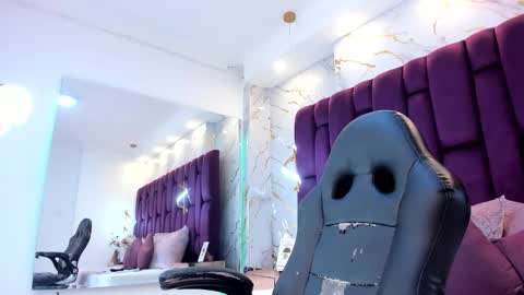 Katherin  online show from November 11, 7:00 pm