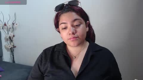 kathygonzalez_ online show from February 12, 12:22 pm