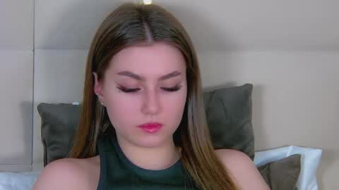 katiereeves online show from November 28, 7:28 pm