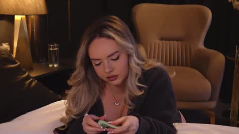 Snapshot of katjolie chatting on February 21, 8:38 pm KatJolie online show from February 21, 8:38 pm