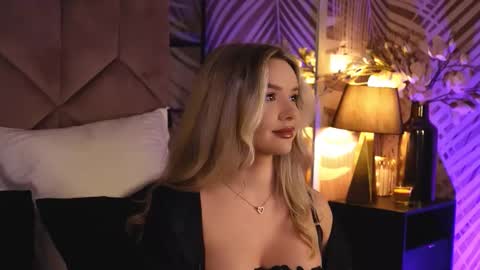 KatJolie online show from December 4, 12:57 am