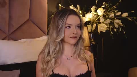 Snapshot of katjolie chatting on February 18, 8:58 pm KatJolie online show from February 18, 8:58 pm