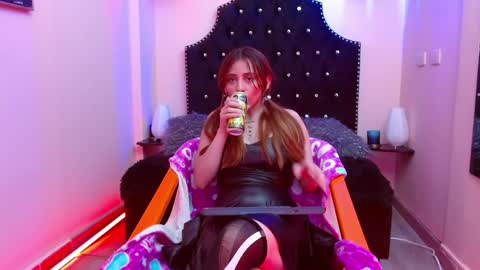 Katniss online show from April 4, 4:55 am