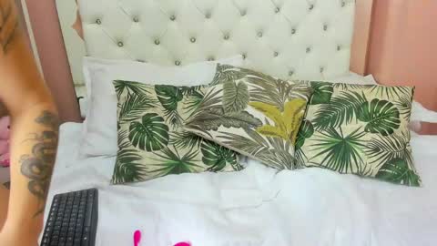 K A T T Y  online show from April 28, 4:11 pm