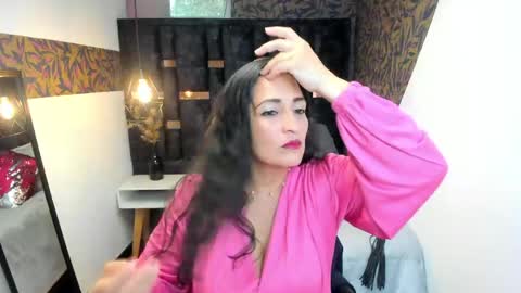 K A T T E  online show from April 18, 7:58 pm