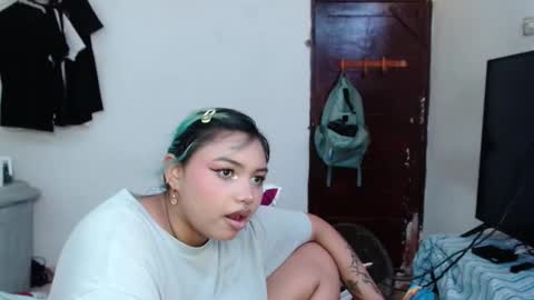 katteyes_ online show from May 4, 9:07 pm