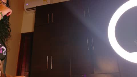 katyrataylor__ online show from April 3, 7:56 pm