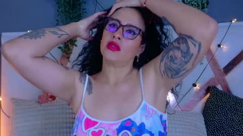 katyrataylor__ online show from April 15, 8:09 pm