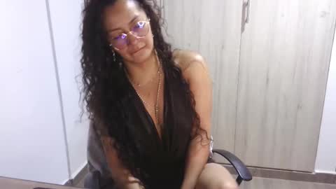  Khawit  online show from February 24, 7:31 am