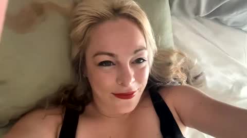 Snapshot of kay_la chatting on September 25, 5:01 pm kay_la online show from September 25, 5:01 pm