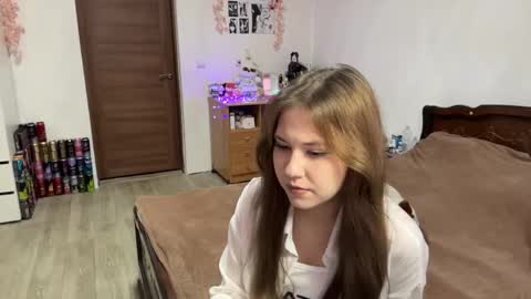 Nyelle online show from April 15, 3:45 pm