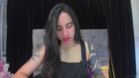 kaylee_lee online show from December 1, 3:43 am