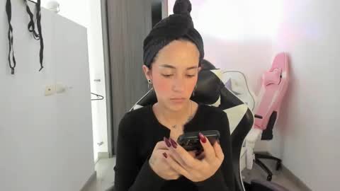 kaylie online show from November 11, 5:32 pm