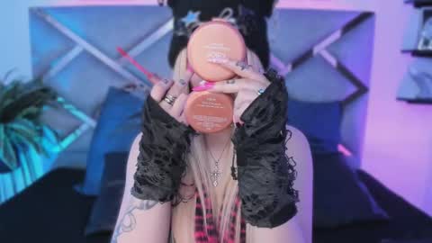 Keidy Monday to Saturday from 200 pm to 810pm  UTC-5 Colombia Time online show from December 1, 9:17 pm