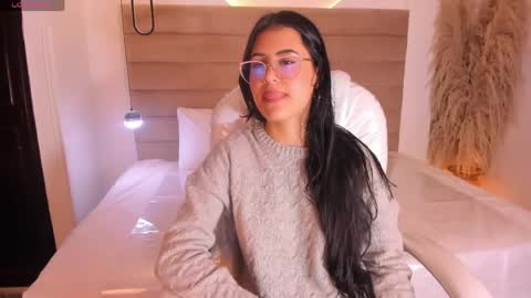 Keily Bennet online show from April 18, 12:02 am