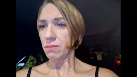 kelli19851834 online show from November 8, 6:18 am