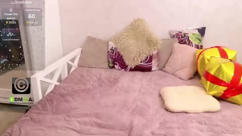 kellielowie online show from January 9, 7:24 am