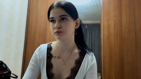 Bella online show from April 6, 4:08 pm