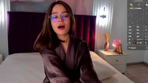 Kelly online show from April 17, 1:30 am