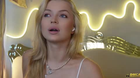 kelly_peachpiee online show from October 25, 5:37 am