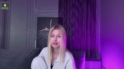 AMELIA online show from May 17, 10:14 am