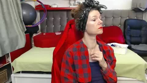 kelly online show from October 27, 10:33 am