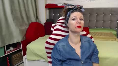 kelly online show from December 1, 12:15 am