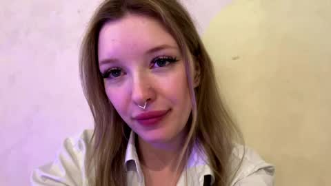 Mia online show from May 23, 1:09 pm