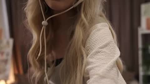 Caroline online show from January 17, 7:27 am