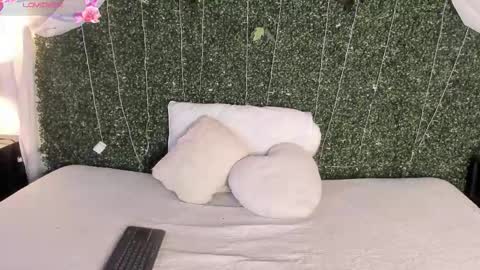 KENTHA  online show from February 4, 10:40 am