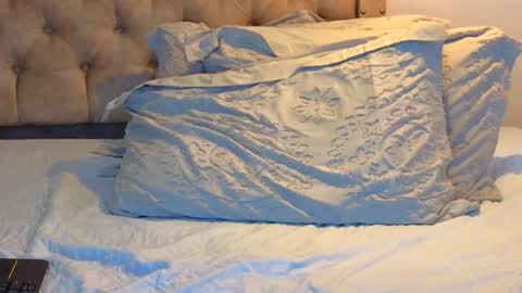 Kery Hillson online show from January 6, 5:38 pm