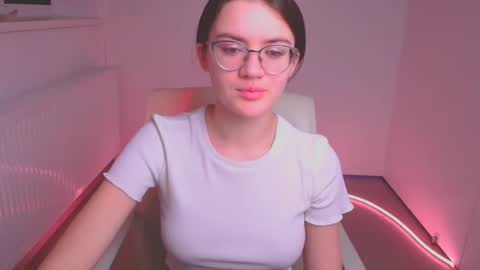 Snapshot of ketrin_pirsss chatting on February 5, 6:46 am Ketrin online show from February 5, 6:46 am