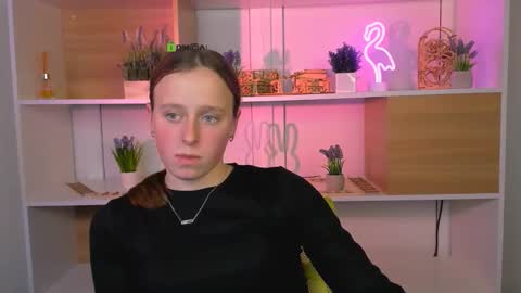 keuli_li online show from December 22, 1:14 pm