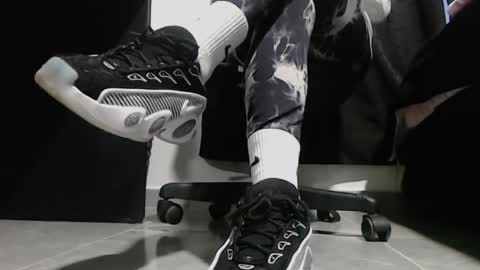     online show from April 14, 10:54 pm