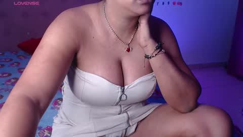 Snapshot of keylli_brownss chatting on March 11, 3:25 am Keylli online show from March 11, 3:25 am