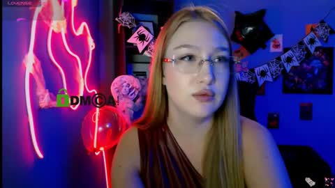 Snapshot of kiki_yourlove chatting on October 27, 6:13 pm Kira online show from October 27, 6:13 pm