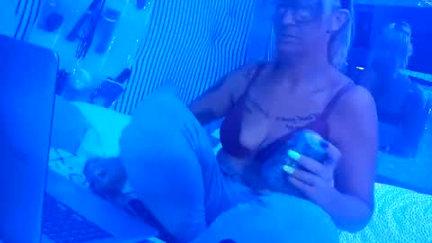 kikilovespartylights online show from November 11, 10:56 am