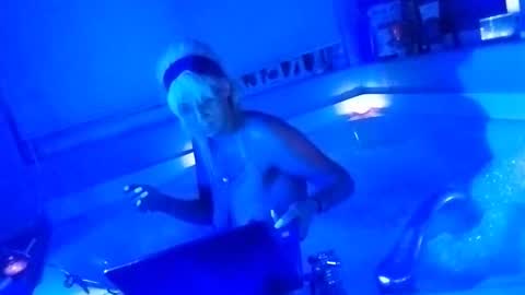 kikilovespartylights online show from November 30, 12:20 pm